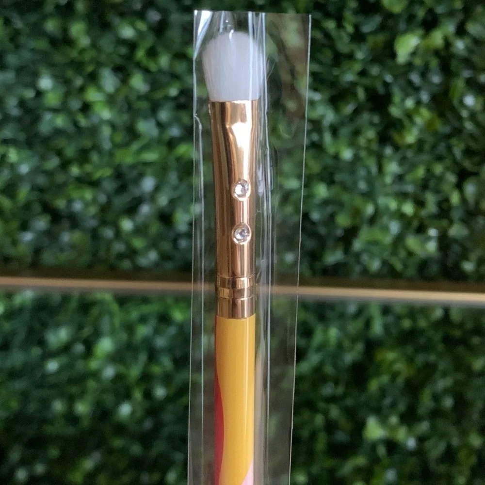 SLMISSGLAM Retro Eyeshadow Brush P12 | NEW | SwissGlam Swiss Glam